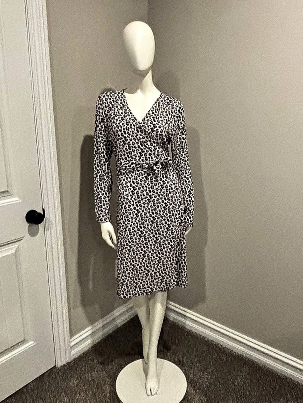 Banana Republic Long Sleeve Wrap Midi Dress in White & Brown Like New
